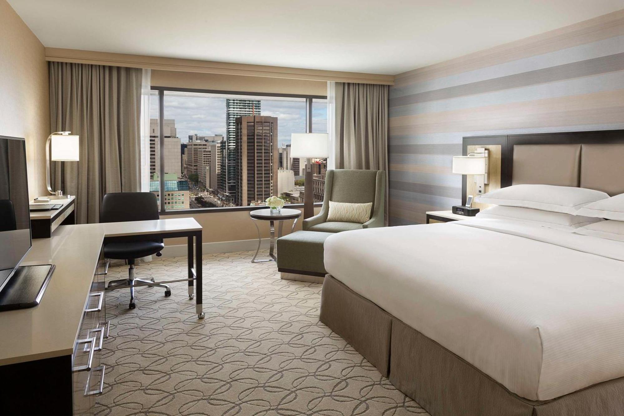 Hilton Toronto Hotel Exterior photo